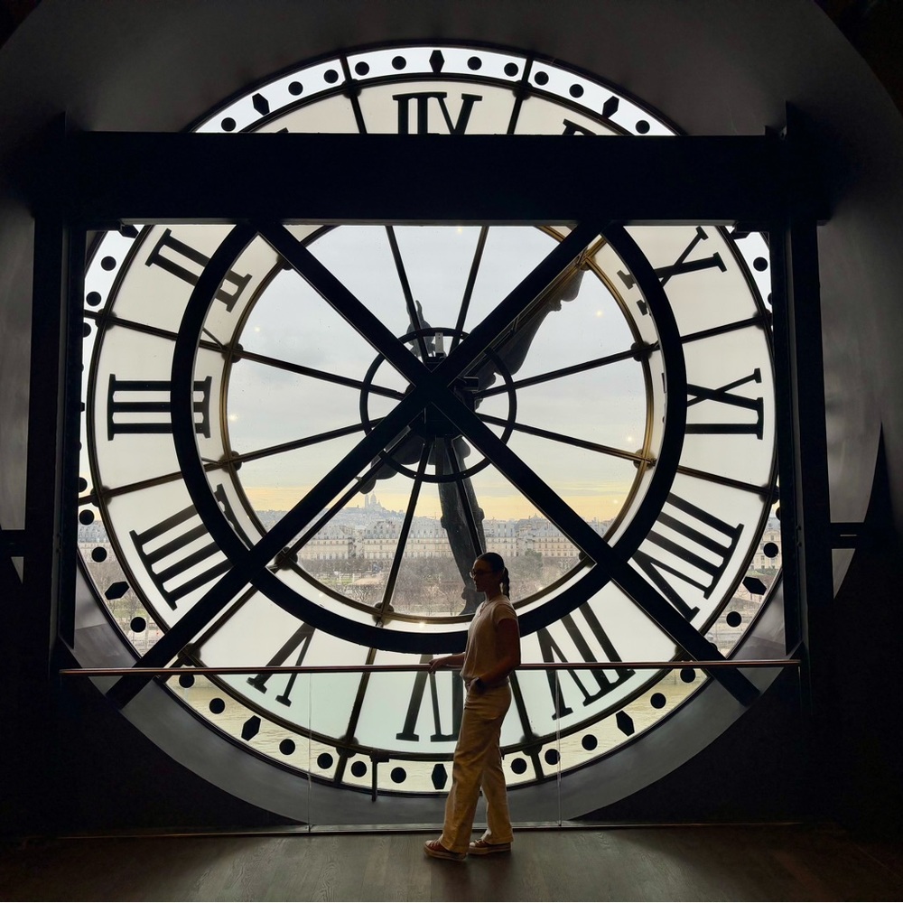 Hi, I’m Ali! I mostly wear trendy styles, neutrals, basic pieces and cute tops!